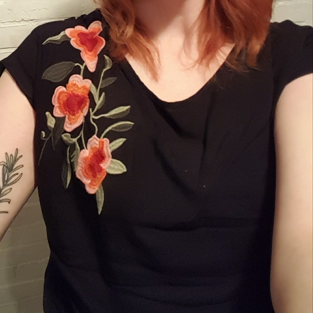 Boxy top with floral embroidery - Picture 7 of 8